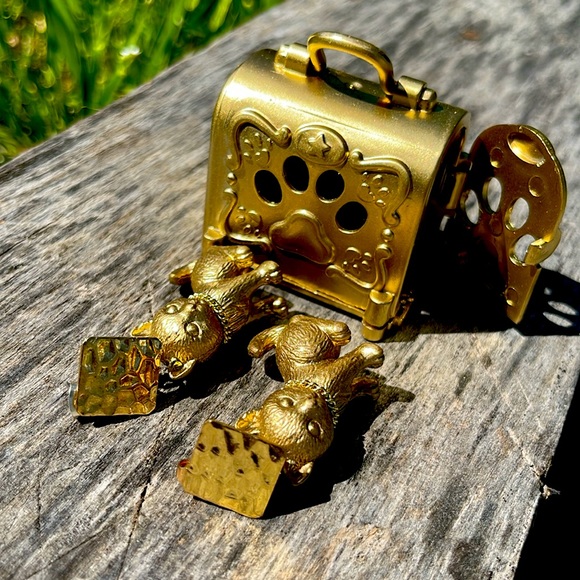 Kitty dangle earrings with carrying case. Handmade original design, new. - Picture 2 of 3